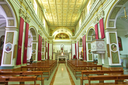interno chiesa s.maria di altavilla